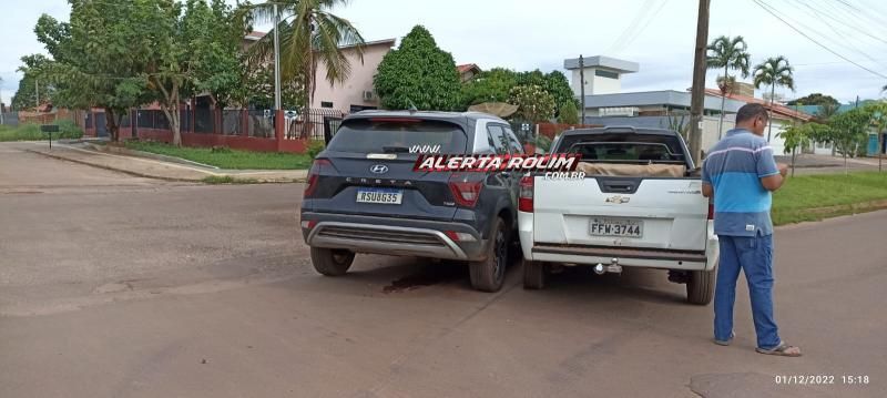 Colisão entre dois carros foi registrada nesta tarde de quinta-feira em Rolim de Moura Colisão entre dois carros foi registrada nesta tarde de quinta-feira em Rolim de Moura