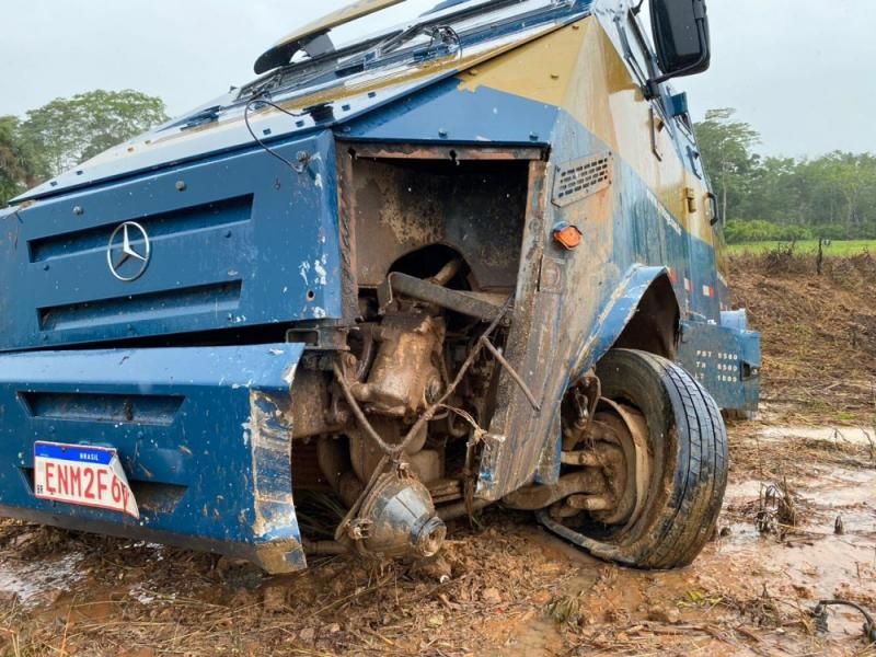 Colisão frontal entre Strada e carro forte deixou duas pessoas gravemente feridas nesta sexta-feira em RO Colisão frontal entre Strada e carro forte deixou duas pessoas gravemente feridas nesta sexta-feira em RO