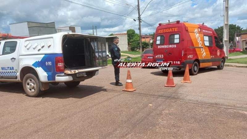 Duas pessoas foram socorridas após colisão entre carro e moto nesta quarta-feira em Rolim de Moura Duas pessoas foram socorridas após colisão entre carro e moto nesta quarta-feira em Rolim de Moura