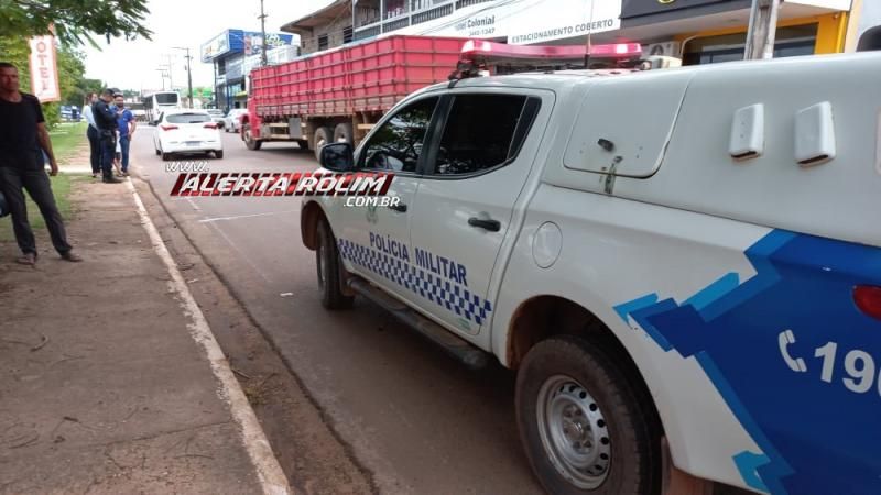Homem em estado de embriaguez foi atropelado por carro nesta tarde em Rolim de Moura Homem em estado de embriaguez foi atropelado por carro nesta tarde em Rolim de Moura