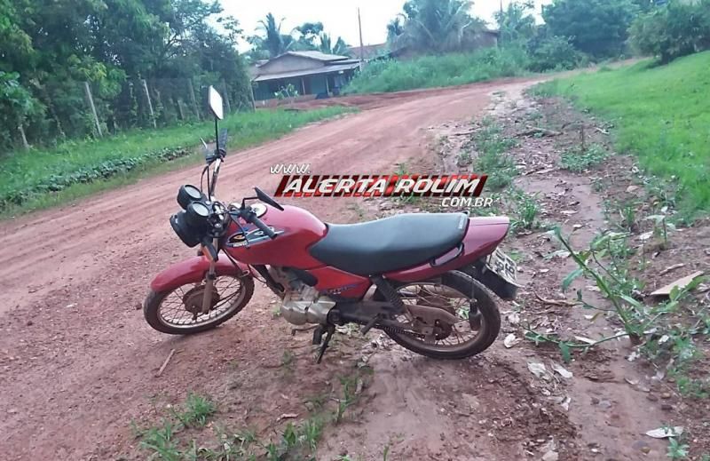 Mais uma moto furtada foi recuperada pela Polícia Militar em Rolim de Moura Mais uma moto furtada foi recuperada pela Polícia Militar em Rolim de Moura
