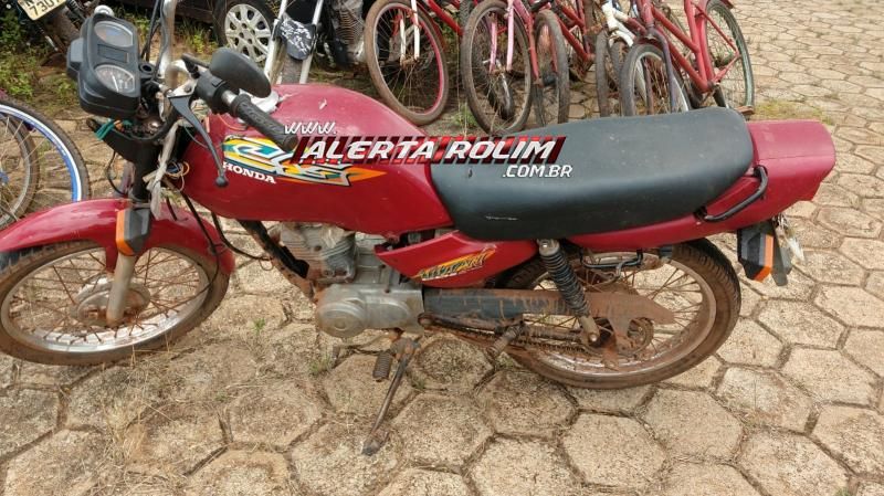 Moto com restrição de roubo/furto foi abandonada em frente portão de frigorífico em Rolim de Moura Moto com restrição de roubo/furto foi abandonada em frente portão de frigorífico em Rolim de Moura