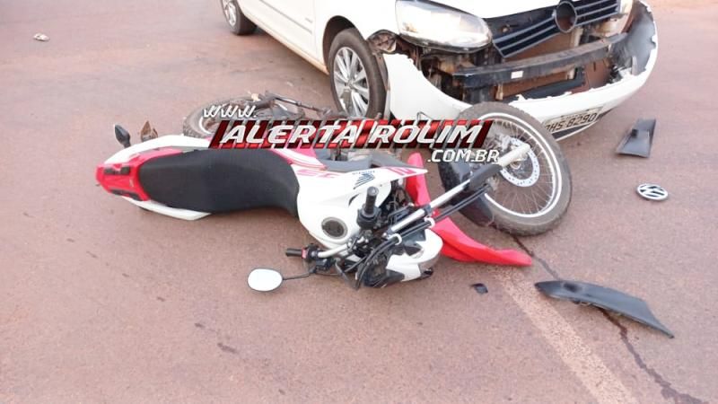 Motociclista ficou ferido em acidente de trânsito nesta tarde em Rolim de Moura Motociclista ficou ferido em acidente de trânsito nesta tarde em Rolim de Moura