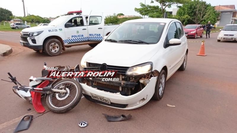 Motociclista ficou ferido em acidente de trânsito nesta tarde em Rolim de Moura Motociclista ficou ferido em acidente de trânsito nesta tarde em Rolim de Moura