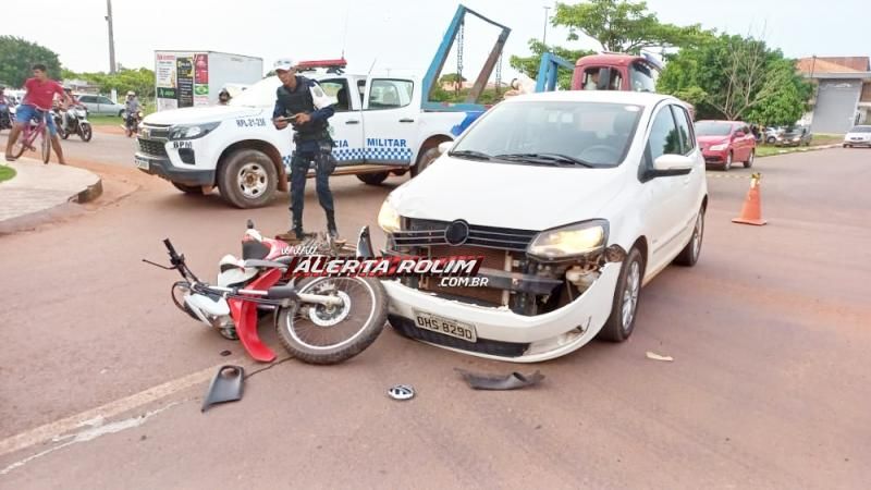 Motociclista ficou ferido em acidente de trânsito nesta tarde em Rolim de Moura Motociclista ficou ferido em acidente de trânsito nesta tarde em Rolim de Moura