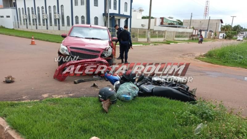 Motociclista fraturou perna em acidente nesta tarde em Rolim de Moura Motociclista fraturou perna em acidente nesta tarde em Rolim de Moura
