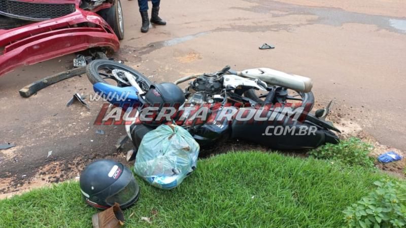 Motociclista fraturou perna em acidente nesta tarde em Rolim de Moura Motociclista fraturou perna em acidente nesta tarde em Rolim de Moura