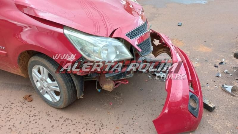 Motociclista fraturou perna em acidente nesta tarde em Rolim de Moura Motociclista fraturou perna em acidente nesta tarde em Rolim de Moura