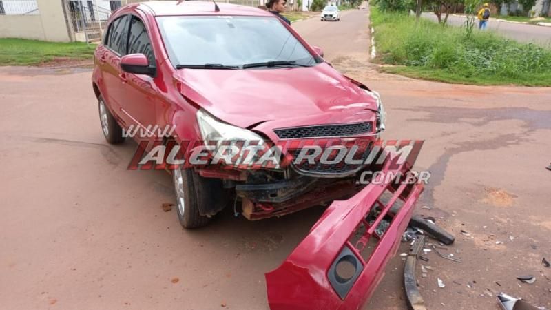 Motociclista fraturou perna em acidente nesta tarde em Rolim de Moura Motociclista fraturou perna em acidente nesta tarde em Rolim de Moura