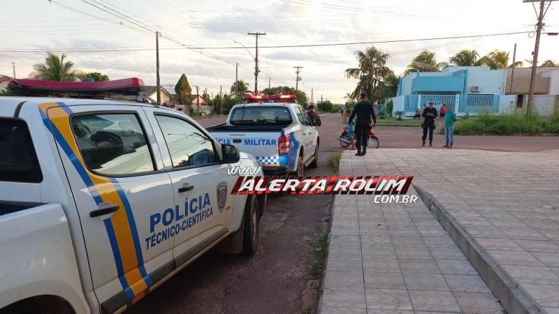 Mulher foi socorrida pelos bombeiros, após colisão entre moto e carro em Rolim de Moura, no quarto acidente registrado na quarta-feira Mulher foi socorrida pelos bombeiros, após colisão entre moto e carro em Rolim de Moura, no quarto acidente registrado na quarta-feira