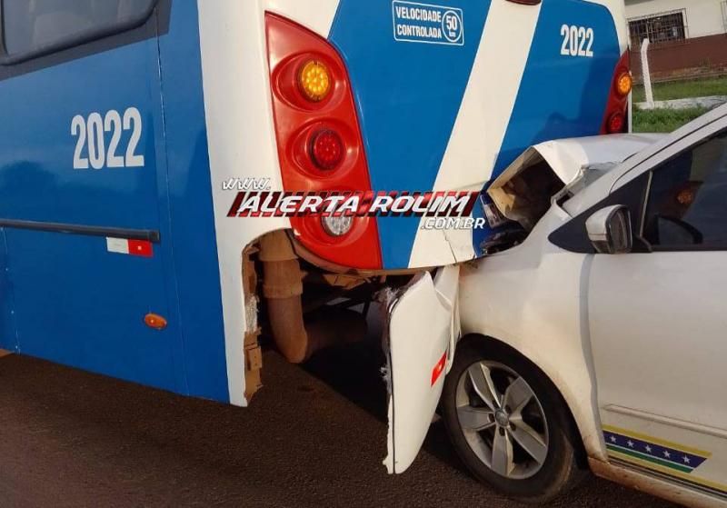 Duas passageiras de táxi ficaram feridas, após colisão entre automóvel e ônibus, na RO 010 em Rolim de Moura Duas passageiras de táxi ficaram feridas, após colisão entre automóvel e ônibus, na RO 010 em Rolim de Moura
