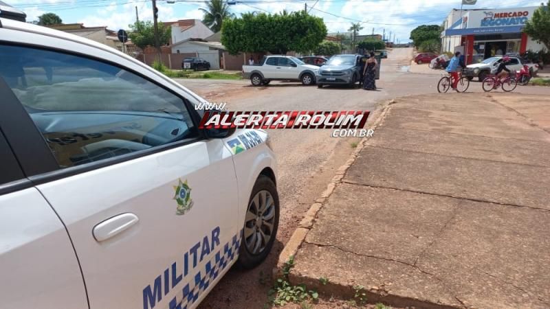 Terceiro acidente de trânsito do dia envolveu dois carros no bairro Boa Esperança em Rolim de Moura Terceiro acidente de trânsito do dia envolveu dois carros no bairro Boa Esperança em Rolim de Moura