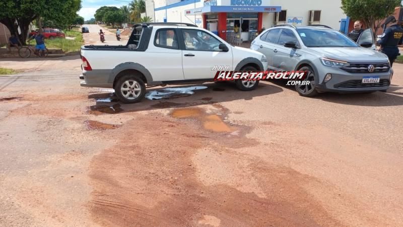 Terceiro acidente de trânsito do dia envolveu dois carros no bairro Boa Esperança em Rolim de Moura Terceiro acidente de trânsito do dia envolveu dois carros no bairro Boa Esperança em Rolim de Moura