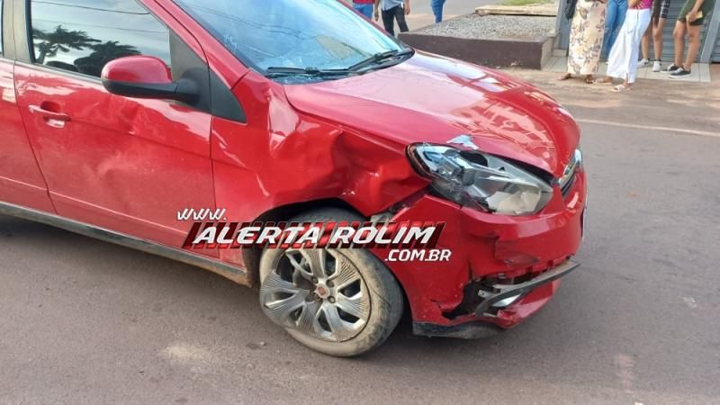 Terceiro acidente desta quarta-feira também deixou motociclista ferida em Rolim de Moura Terceiro acidente desta quarta-feira também deixou motociclista ferida em Rolim de Moura