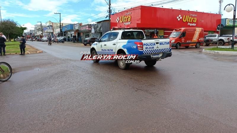 Acidente envolveu caminhonete e moto deixou passageira com fratura na perna nesta tarde em Rolim de Moura - Vídeo Acidente envolveu caminhonete e moto deixou passageira com fratura na perna nesta tarde em Rolim de Moura - Vídeo