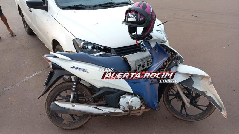 Acidente de trânsito deixou condutora de moto com ferimento na perna nesta tarde em Rolim de Moura - Vídeo Acidente de trânsito deixou condutora de moto com ferimento na perna nesta tarde em Rolim de Moura - Vídeo