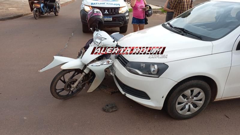 Acidente de trânsito deixou condutora de moto com ferimento na perna nesta tarde em Rolim de Moura - Vídeo Acidente de trânsito deixou condutora de moto com ferimento na perna nesta tarde em Rolim de Moura - Vídeo