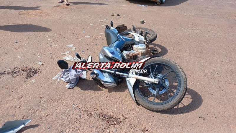 Acidente de trânsito na tarde deste sábado deixou motociclista com fratura na perna em Rolim de Moura - Vídeo Acidente de trânsito na tarde deste sábado deixou motociclista com fratura na perna em Rolim de Moura - Vídeo