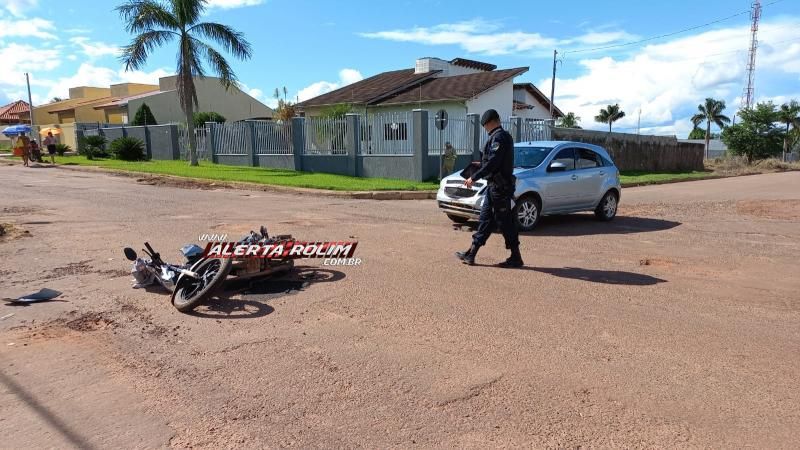 Acidente de trânsito na tarde deste sábado deixou motociclista com fratura na perna em Rolim de Moura - Vídeo Acidente de trânsito na tarde deste sábado deixou motociclista com fratura na perna em Rolim de Moura - Vídeo