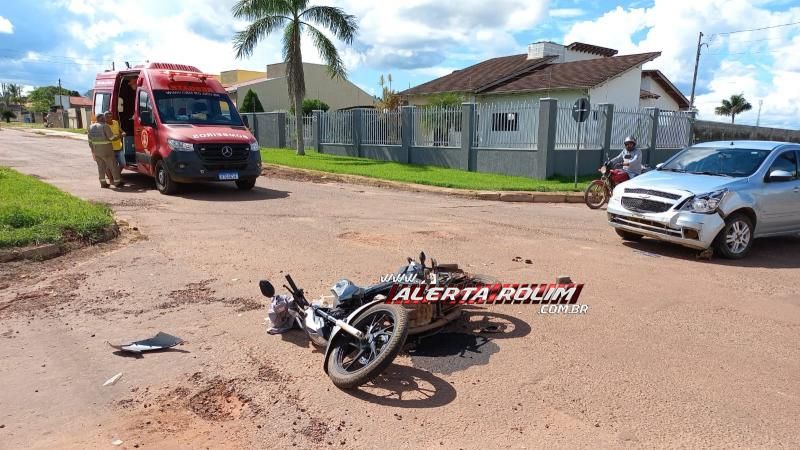 Acidente de trânsito na tarde deste sábado deixou motociclista com fratura na perna em Rolim de Moura - Vídeo Acidente de trânsito na tarde deste sábado deixou motociclista com fratura na perna em Rolim de Moura - Vídeo