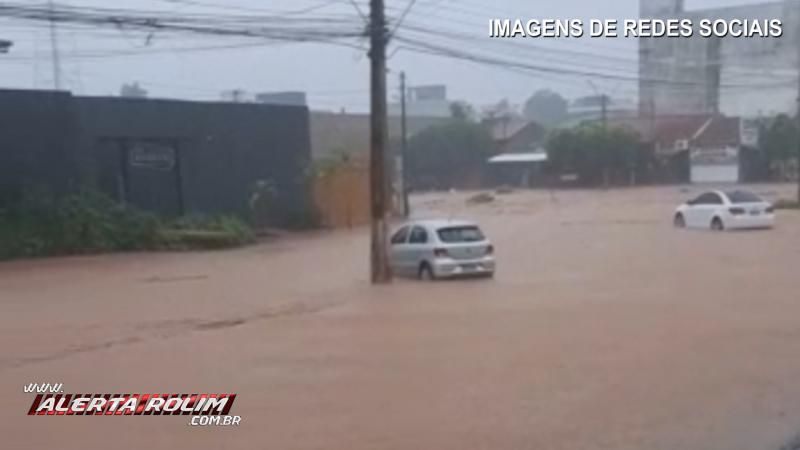 Devido as fortes chuvas, vários pontos de alagamentos foram registrados em Rolim de Moura Devido as fortes chuvas, vários pontos de alagamentos foram registrados em Rolim de Moura
