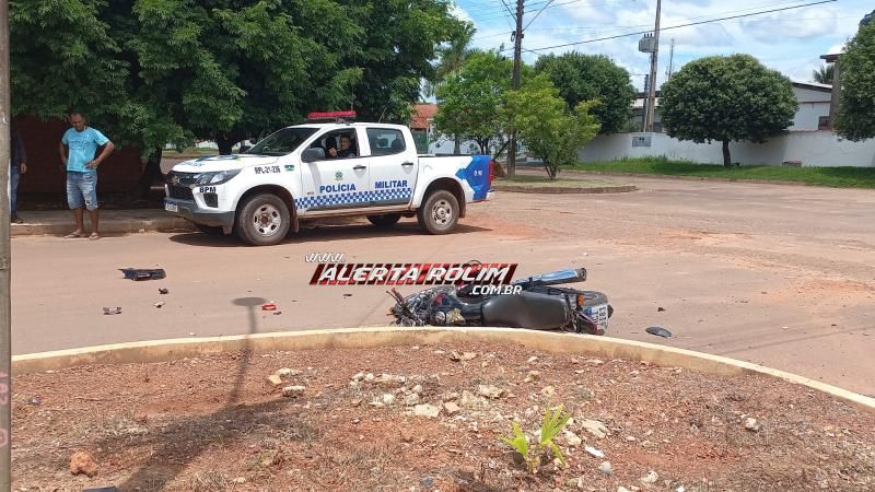 Grave acidente de trânsito envolvendo duas motos foi registrado nesta tarde em Rolim de Moura Grave acidente de trânsito envolvendo duas motos foi registrado nesta tarde em Rolim de Moura