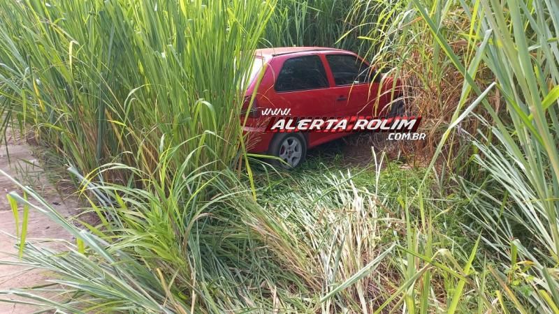 Motorista abandonou veículo após bater em caminhão estacionado no bairro Cidade Alta Motorista abandonou veículo após bater em caminhão estacionado no bairro Cidade Alta