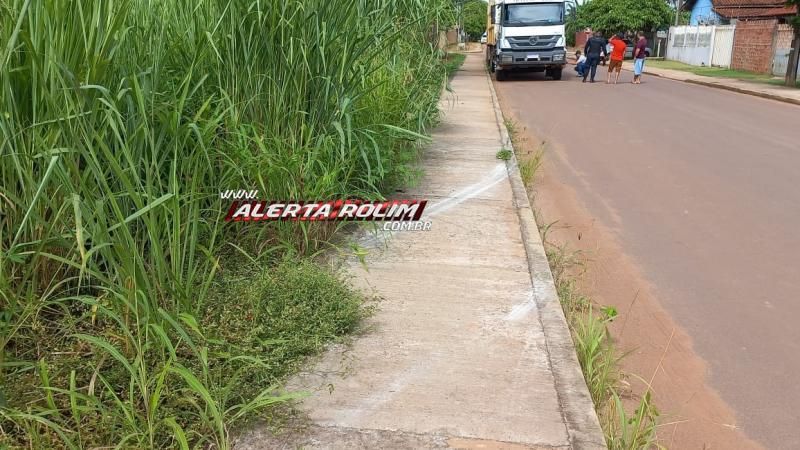 Motorista abandonou veículo após bater em caminhão estacionado no bairro Cidade Alta Motorista abandonou veículo após bater em caminhão estacionado no bairro Cidade Alta