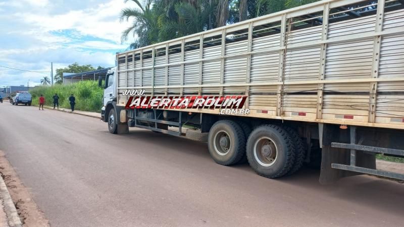 Motorista abandonou veículo após bater em caminhão estacionado no bairro Cidade Alta Motorista abandonou veículo após bater em caminhão estacionado no bairro Cidade Alta