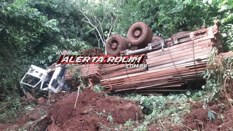 Motorista morreu após caminhão tombar na região de Vila Bosco Motorista morreu após caminhão tombar na região de Vila Bosco