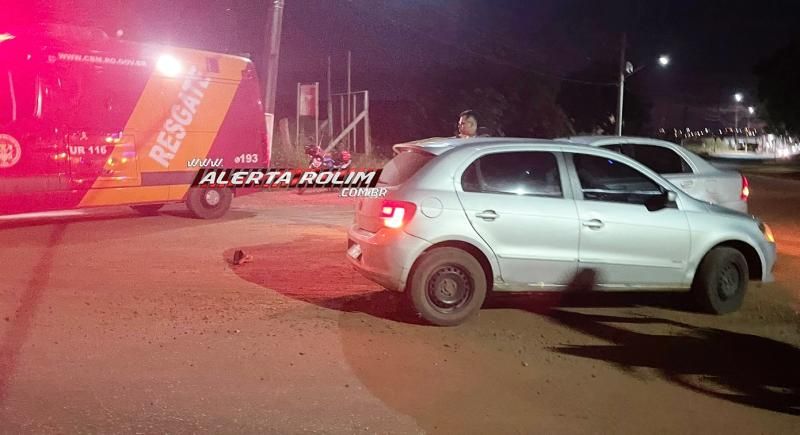 Mototaxista e passageiro ficaram feridos após colisão com carro na noite de ontem em Rolim de Moura Mototaxista e passageiro ficaram feridos após colisão com carro na noite de ontem em Rolim de Moura