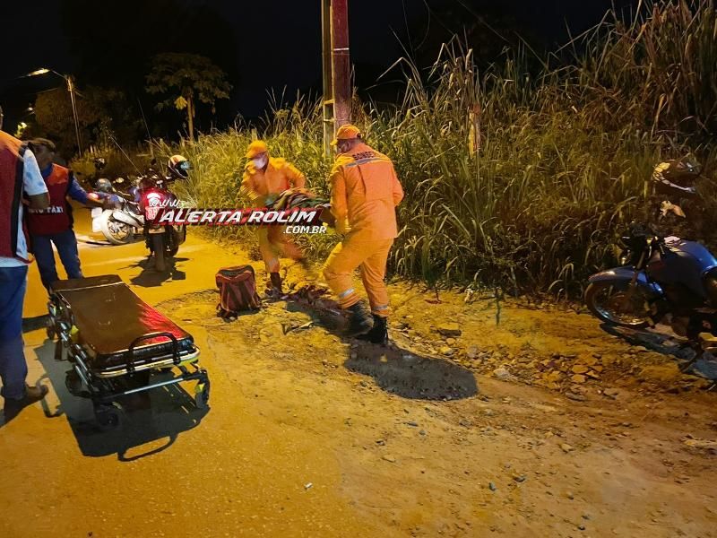 Mototaxista e passageiro ficaram feridos após colisão com carro na noite de ontem em Rolim de Moura Mototaxista e passageiro ficaram feridos após colisão com carro na noite de ontem em Rolim de Moura