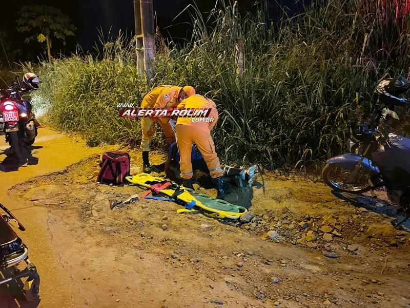 Mototaxista e passageiro ficaram feridos após colisão com carro na noite de ontem em Rolim de Moura Mototaxista e passageiro ficaram feridos após colisão com carro na noite de ontem em Rolim de Moura