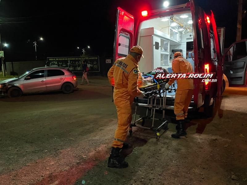 Mototaxista e passageiro ficaram feridos após colisão com carro na noite de ontem em Rolim de Moura Mototaxista e passageiro ficaram feridos após colisão com carro na noite de ontem em Rolim de Moura