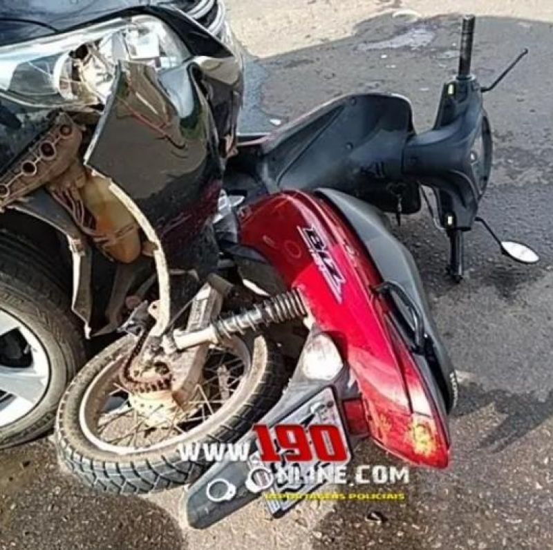 Mulher sofreu fratura exposta na perna ao ser atingida por carro em Alta Floresta do Oeste Mulher sofreu fratura exposta na perna ao ser atingida por carro em Alta Floresta do Oeste