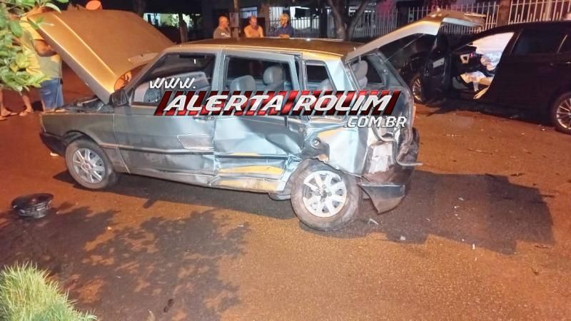 Violenta colisão entre dois carros foi registrada na noite de quarta-feira em Rolim de Moura Violenta colisão entre dois carros foi registrada na noite de quarta-feira em Rolim de Moura