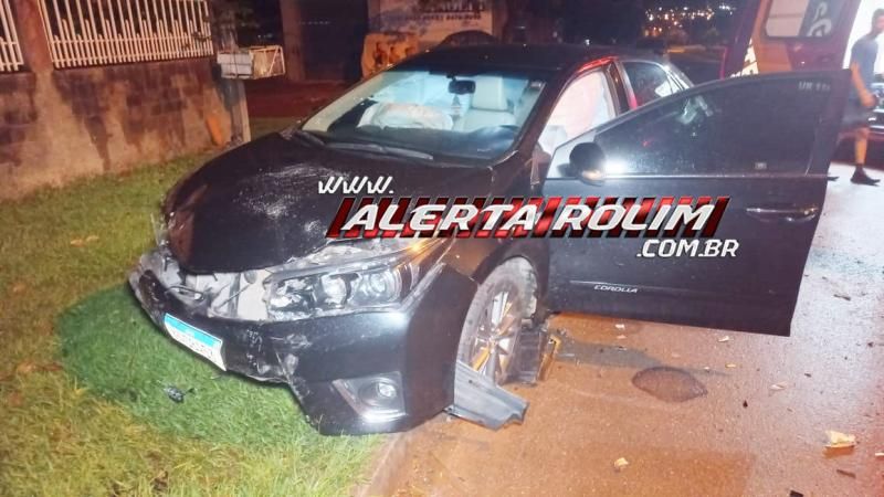 Violenta colisão entre dois carros foi registrada na noite de quarta-feira em Rolim de Moura Violenta colisão entre dois carros foi registrada na noite de quarta-feira em Rolim de Moura