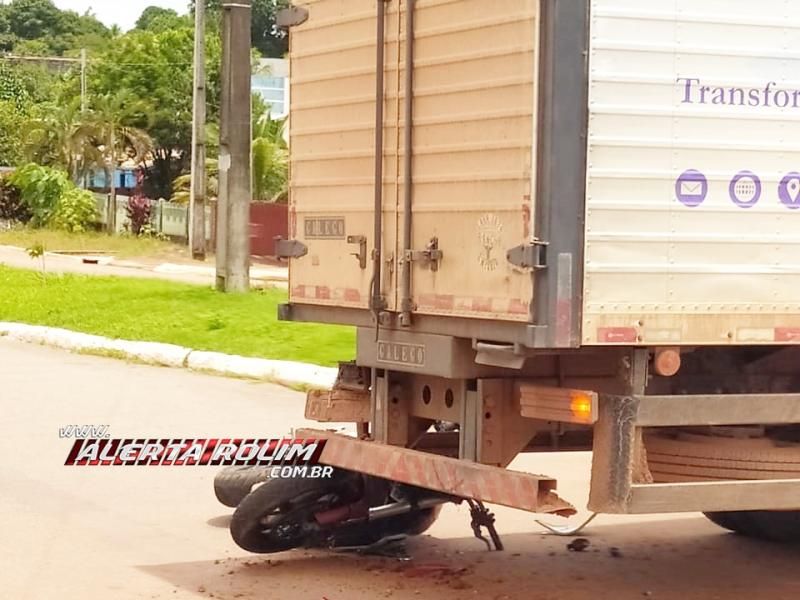 Condutor de CB 1000 ficou ferido após bater na lateral de caminhão que avançou a via neste sábado em Rolim de Moura Condutor de CB 1000 ficou ferido após bater na lateral de caminhão que avançou a via neste sábado em Rolim de Moura