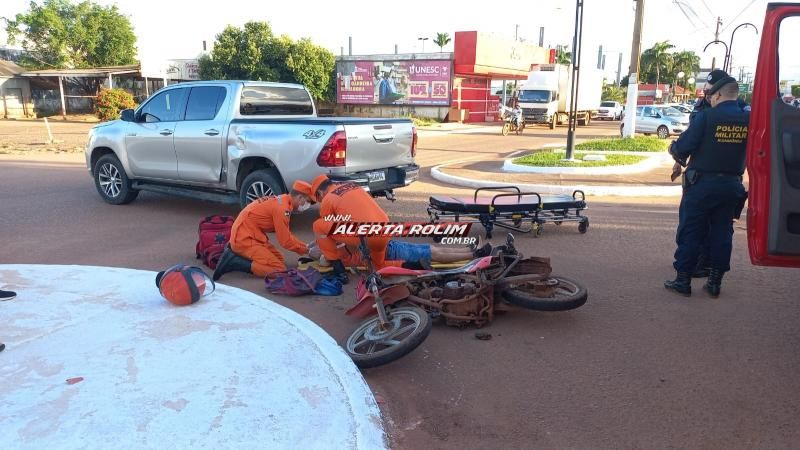 Acidente de trânsito deixou motociclista ferido no final deste sábado em Rolim de Moura Acidente de trânsito deixou motociclista ferido no final deste sábado em Rolim de Moura