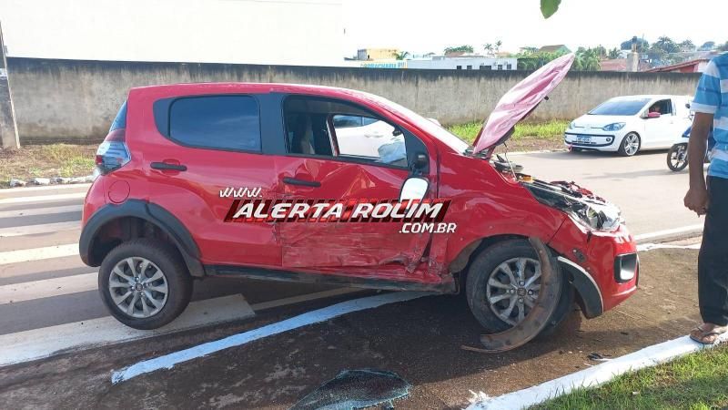 Acidente entre dois carros foi registrado na área central de Rolim de Moura; Vídeo Acidente entre dois carros foi registrado na área central de Rolim de Moura; Vídeo