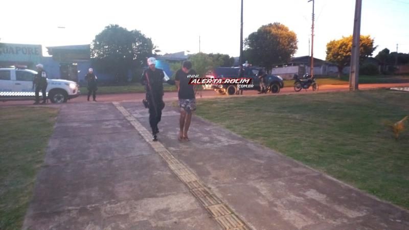 Acusado de tráfico de drogas foi preso pela Polícia Militar em Rolim de Moura Acusado de tráfico de drogas foi preso pela Polícia Militar em Rolim de Moura