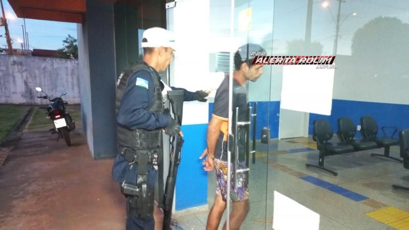 Acusado de tráfico de drogas foi preso pela Polícia Militar em Rolim de Moura Acusado de tráfico de drogas foi preso pela Polícia Militar em Rolim de Moura