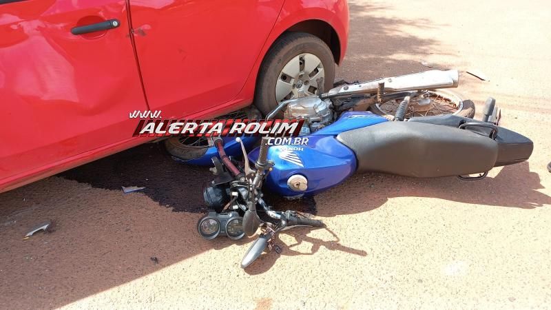 Adolescente conduzindo moto e passageiro ficaram feridos no terceiro acidente registrado neste sábado em Rolim de Moura Adolescente conduzindo moto e passageiro ficaram feridos no terceiro acidente registrado neste sábado em Rolim de Moura