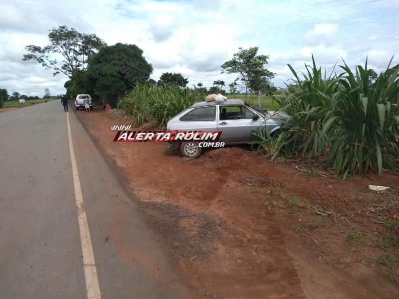 Capotamento de veículo foi registrado neste domingo na RO 010 em Rolim de Moura Capotamento de veículo foi registrado neste domingo na RO 010 em Rolim de Moura