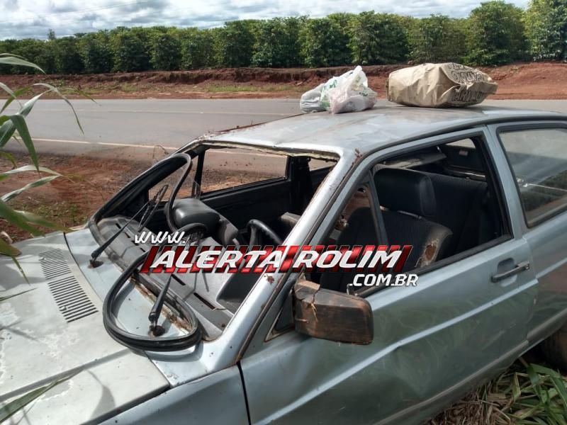 Capotamento de veículo foi registrado neste domingo na RO 010 em Rolim de Moura Capotamento de veículo foi registrado neste domingo na RO 010 em Rolim de Moura
