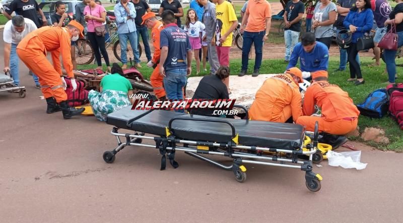 Colisão entre moto e carro deixou mãe e filho com ferimentos graves nesta tarde em Rolim de Moura Colisão entre moto e carro deixou mãe e filho com ferimentos graves nesta tarde em Rolim de Moura