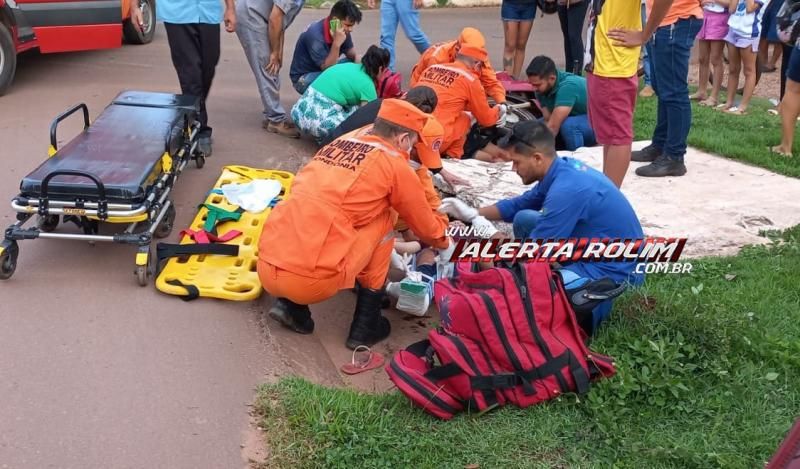 Colisão entre moto e carro deixou mãe e filho com ferimentos graves nesta tarde em Rolim de Moura Colisão entre moto e carro deixou mãe e filho com ferimentos graves nesta tarde em Rolim de Moura