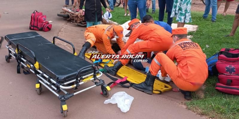 Colisão entre moto e carro deixou mãe e filho com ferimentos graves nesta tarde em Rolim de Moura Colisão entre moto e carro deixou mãe e filho com ferimentos graves nesta tarde em Rolim de Moura