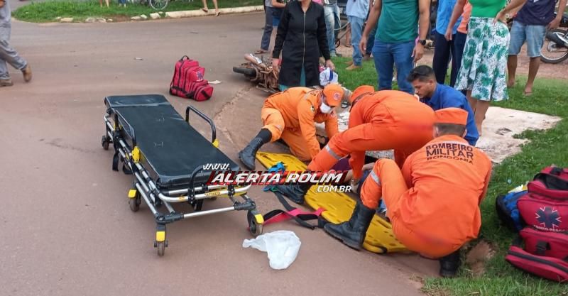 Colisão entre moto e carro deixou mãe e filho com ferimentos graves nesta tarde em Rolim de Moura Colisão entre moto e carro deixou mãe e filho com ferimentos graves nesta tarde em Rolim de Moura