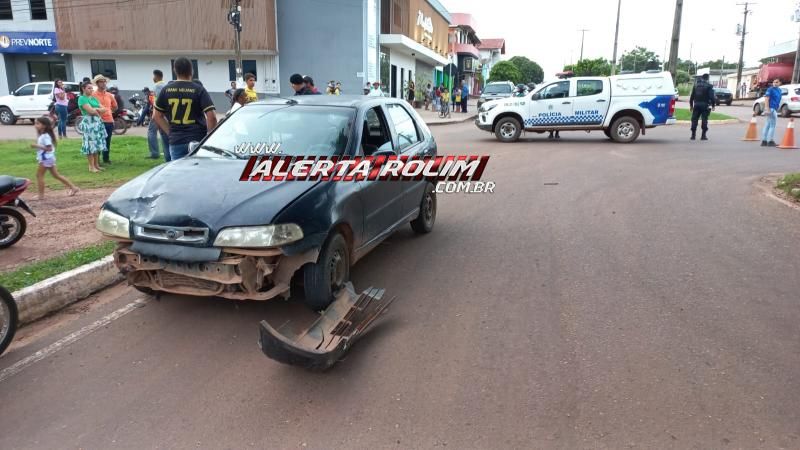 Colisão entre moto e carro deixou mãe e filho com ferimentos graves nesta tarde em Rolim de Moura Colisão entre moto e carro deixou mãe e filho com ferimentos graves nesta tarde em Rolim de Moura